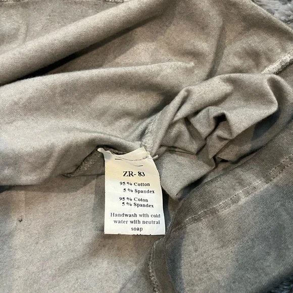 Stylish Gray Cold Shoulder Embellished Sleeve Top Size Large - Picture 10 of 12